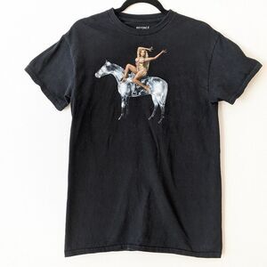 Beyonce Size M T-Shirt Short Sleeve Renaissance Pose 3 Horse